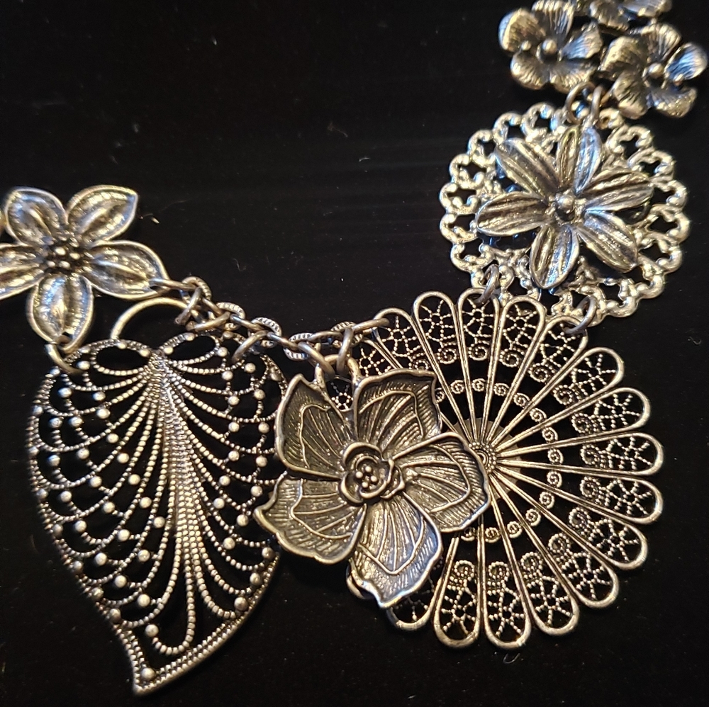 Premier Designs Jewelry | Silver Floral Necklace | modern design | like new